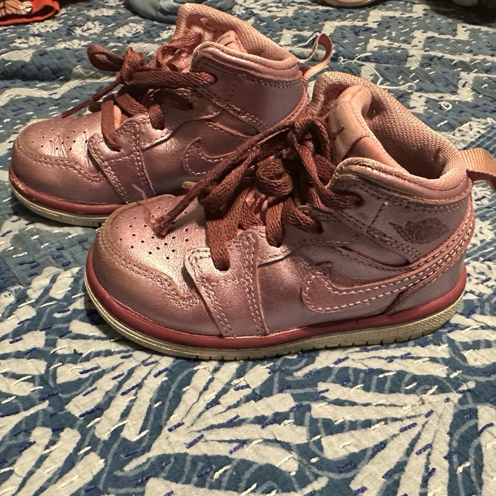 Nike dunk pink metallic toddler 6 Sneakers